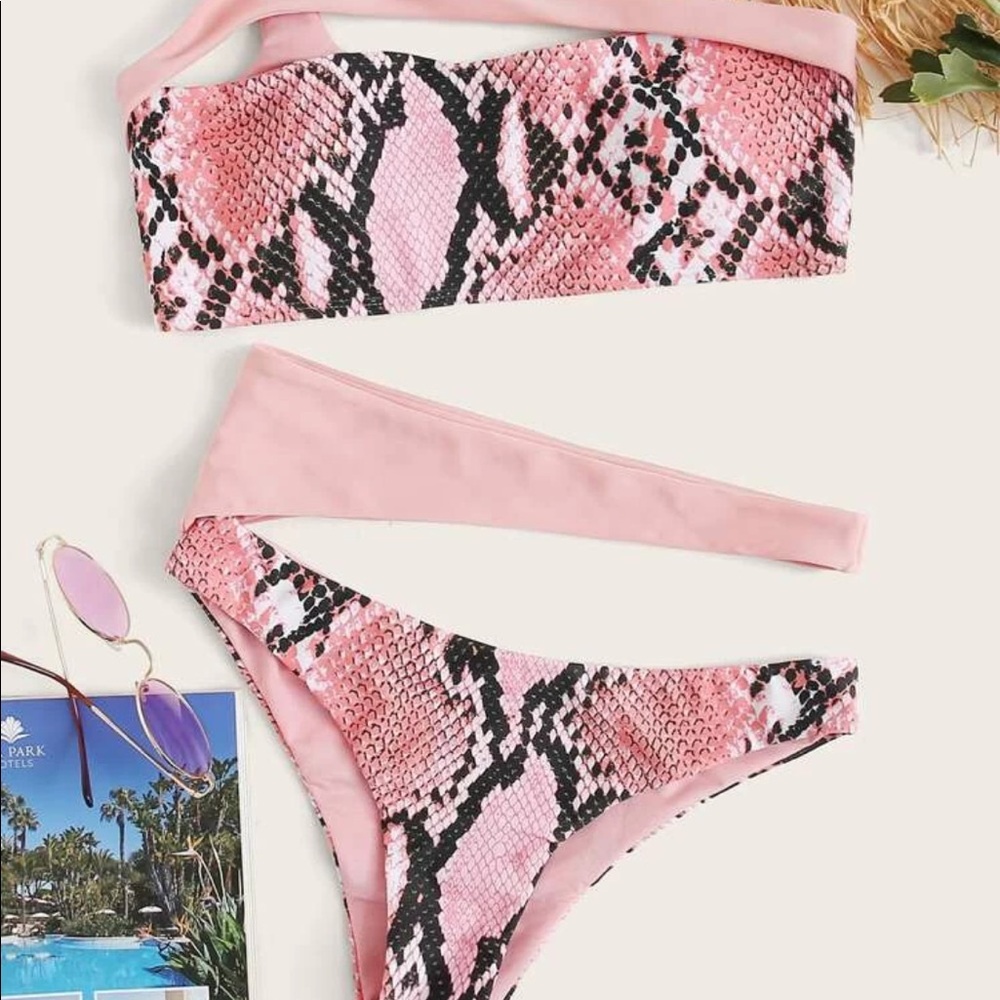 Bikini - Picture 4 of 8